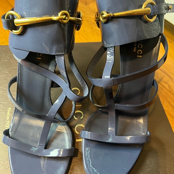 PREOWNED Gucci Ursula Cage Sandal Vernice Crystal Color: Uniform Blue Size: 38EU - Picture 7 of 9